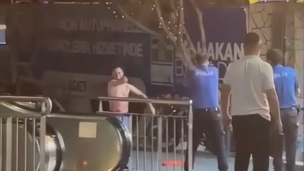 Cam parçasıyla kendisine zarar verdi; polis havaya ateş açtı