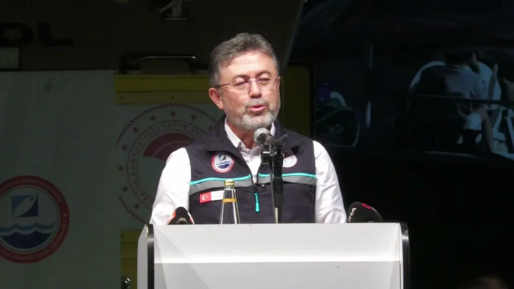 Bakan Yumaklı İzmir’de balıkçılarla “Vira Bismillah” dedi